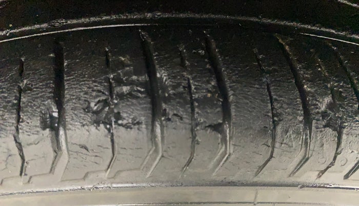 2022 Hyundai NEW I20 ASTA 1.2 MT, Petrol, Manual, 26,568 km, Left Front Tyre Tread