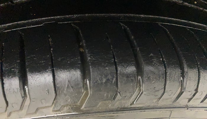 2022 Hyundai NEW I20 ASTA 1.2 MT, Petrol, Manual, 26,568 km, Left Rear Tyre Tread