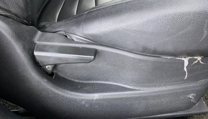 2016 Tata Tiago XT 1.2 REVOTRON, Petrol, Manual, 54,433 km, Driver Side Adjustment Panel