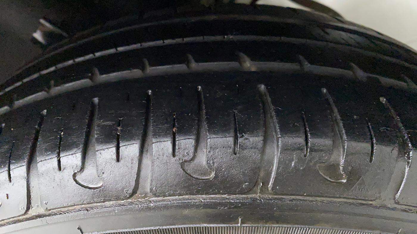 2017 Hyundai Grand i10 SPORTZ AT 1.2 KAPPA VTVT, Petrol, Automatic, 32,375 km, Left Rear Tyre Tread