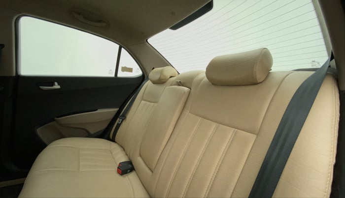 2017 Hyundai Xcent SX 1.2 (O), Petrol, Manual, 24,251 km, Right Side Rear Door Cabin