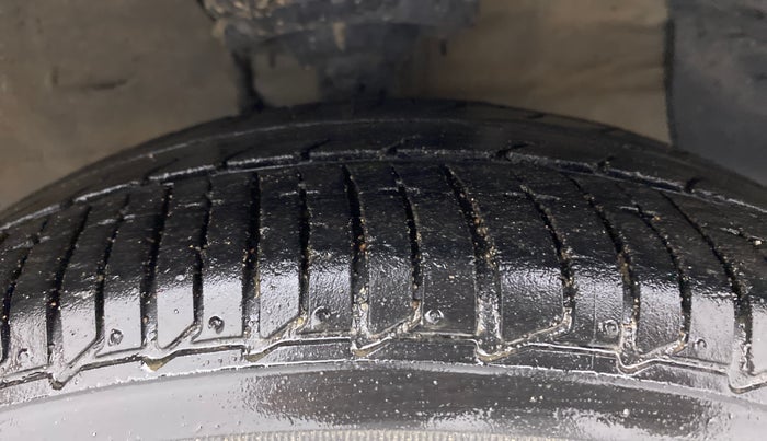 2017 Hyundai Xcent SX 1.2 (O), Petrol, Manual, 24,251 km, Right Front Tyre Tread