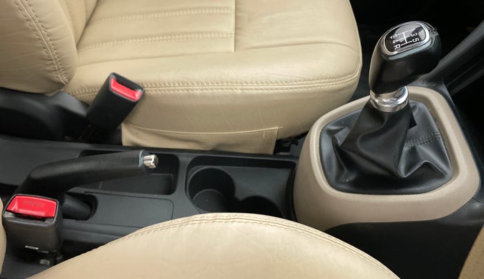 2017 Hyundai Xcent SX 1.2 (O), Petrol, Manual, 24,251 km, Gear Lever