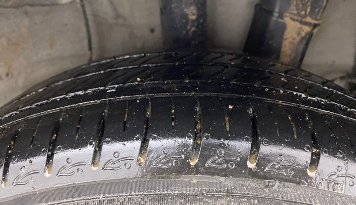 2017 Hyundai Xcent SX 1.2 (O), Petrol, Manual, 24,251 km, Left Rear Tyre Tread