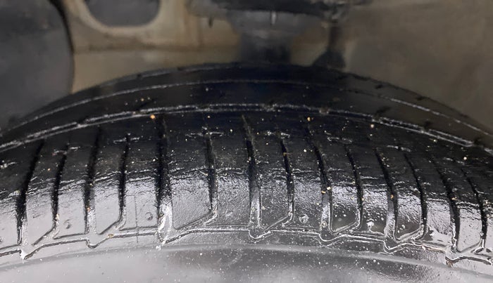 2017 Hyundai Xcent SX 1.2 (O), Petrol, Manual, 24,251 km, Left Front Tyre Tread