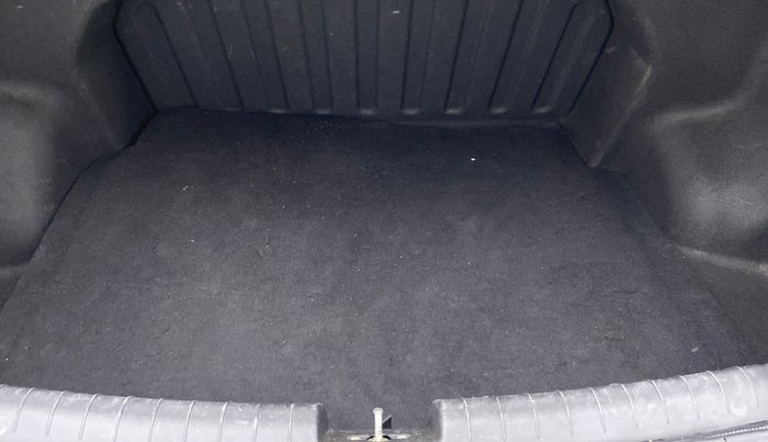 2017 Hyundai Xcent SX 1.2 (O), Petrol, Manual, 24,251 km, Boot Inside