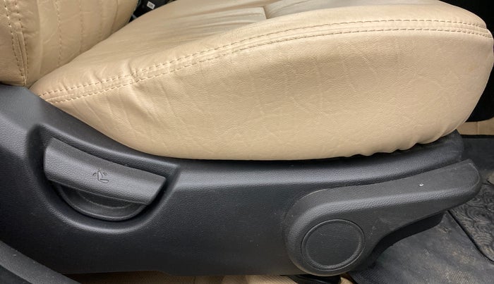 2017 Hyundai Xcent SX 1.2 (O), Petrol, Manual, 24,251 km, Driver Side Adjustment Panel