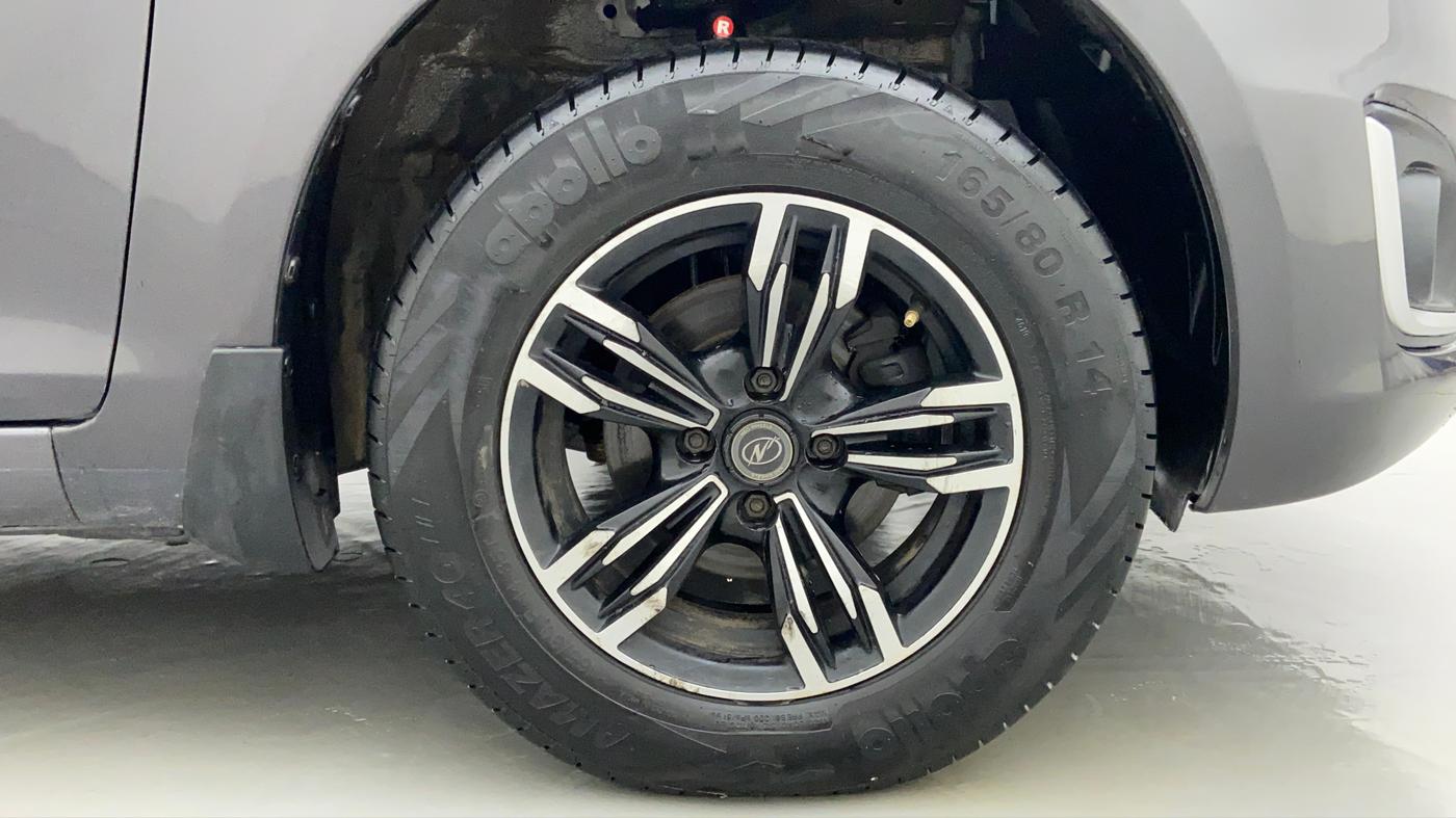 2015 Maruti Swift VXI D, Petrol, Manual, 62,944 km, Right Front Wheel