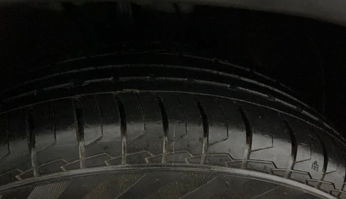 2024 KIA CARENS Prestige 1.5 Petrol 7 STR, Petrol, Manual, 6,378 km, Right Front Tyre Tread