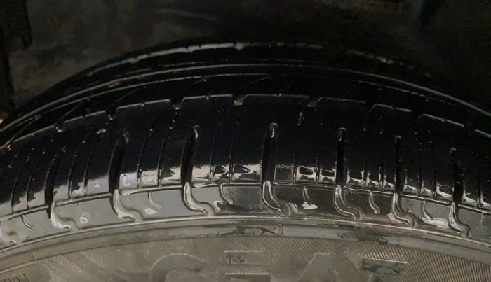 2015 Maruti Wagon R 1.0 VXI, Petrol, Manual, 52,323 km, Left Front Tyre Tread