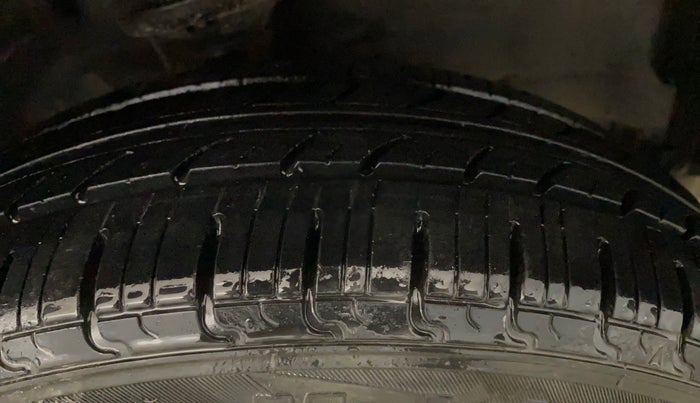 2015 Maruti Wagon R 1.0 VXI, Petrol, Manual, 52,323 km, Right Front Tyre Tread