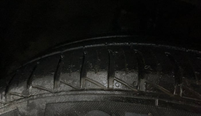 2014 Hyundai Grand i10 SPORTZ 1.2 KAPPA VTVT, Petrol, Manual, 60,821 km, Right Front Tyre Tread