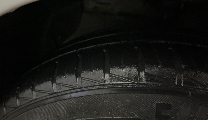 2014 Hyundai Grand i10 SPORTZ 1.2 KAPPA VTVT, Petrol, Manual, 60,821 km, Left Front Tyre Tread