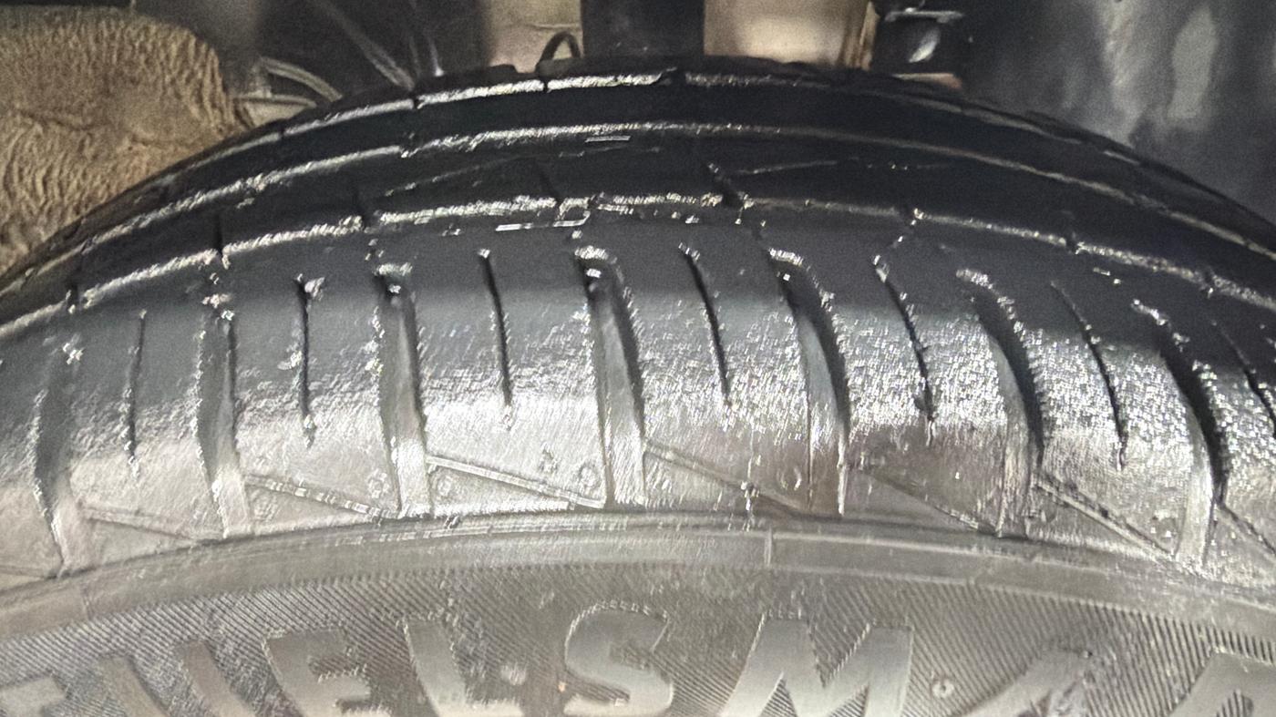 2023 Renault Kwid CLIMBER AMT 1.0, Petrol, Automatic, 35,572 km, Right Front Tyre Tread