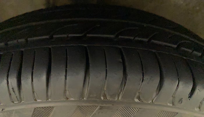 2014 Maruti Alto 800 LXI, Petrol, Manual, 87,613 km, Right Front Tyre Tread