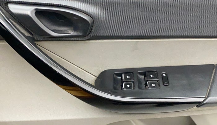 2018 Tata Tiago XT PETROL, Petrol, Manual, 1,04,196 km, Right front window switch / handle - Master window function not working