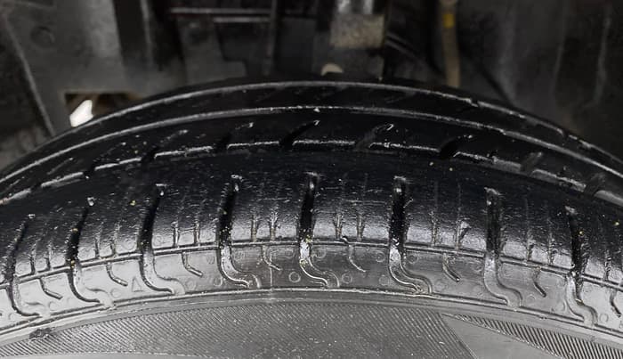 2018 Datsun Go T, Petrol, Manual, 69,075 km, Left Front Tyre Tread