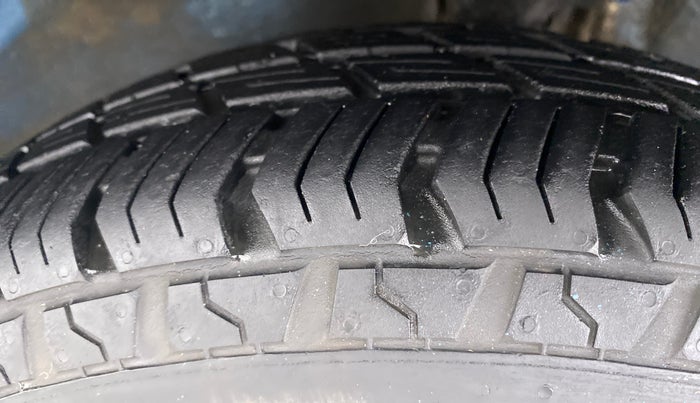 2018 Maruti Alto 800 LXI OPT, Petrol, Manual, 21,128 km, Left Front Tyre Tread