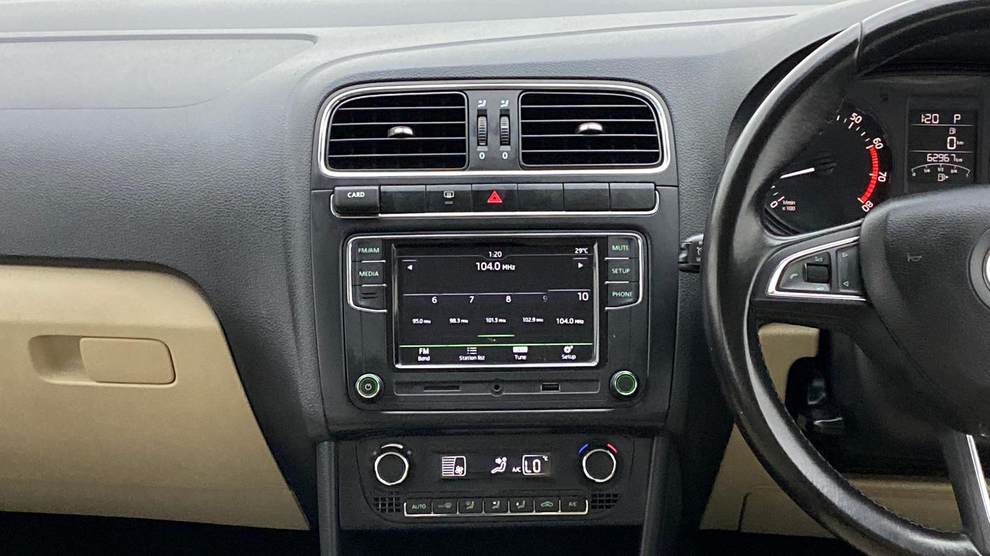 2017 Skoda Rapid 1.6 MPI STYLE AT, Petrol, Automatic, 63,005 km, Air Conditioner
