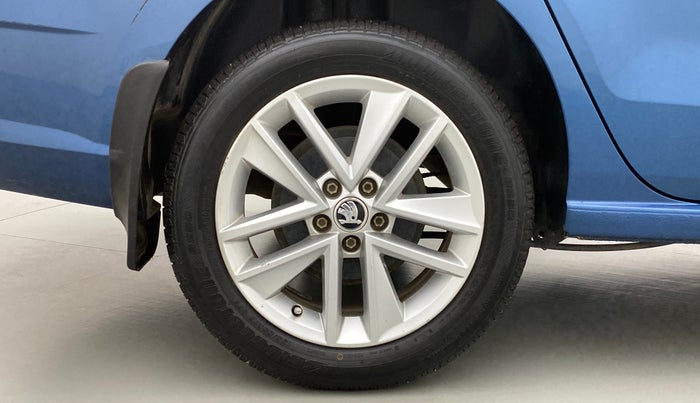 2017 Skoda Rapid 1.6 MPI STYLE AT, Petrol, Automatic, 63,005 km, Right Rear Wheel