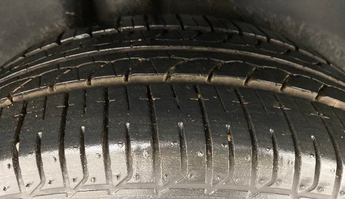 2017 Skoda Rapid 1.6 MPI STYLE AT, Petrol, Automatic, 63,005 km, Right Rear Tyre Tread