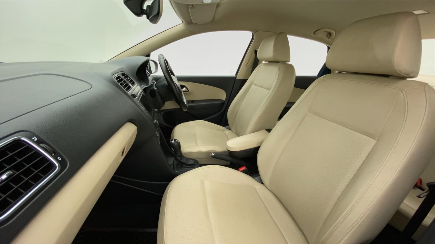2017 Skoda Rapid 1.6 MPI STYLE AT, Petrol, Automatic, 63,005 km, Right Side Front Door Cabin