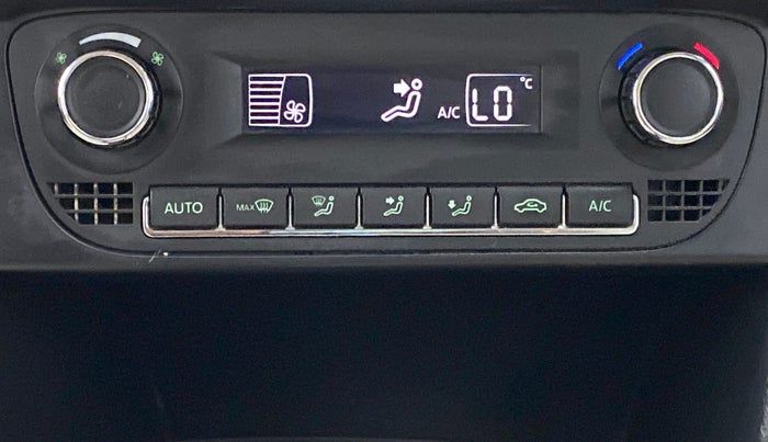 2017 Skoda Rapid 1.6 MPI STYLE AT, Petrol, Automatic, 63,005 km, Automatic Climate Control