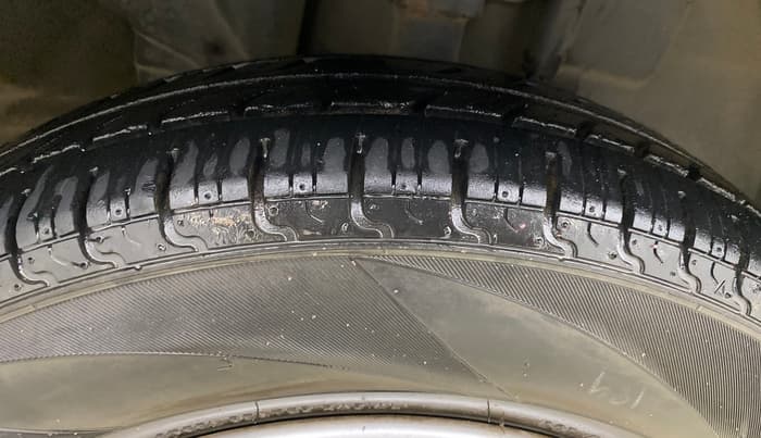 2017 Renault Kwid RXL, Petrol, Manual, 91,356 km, Right Front Tyre Tread