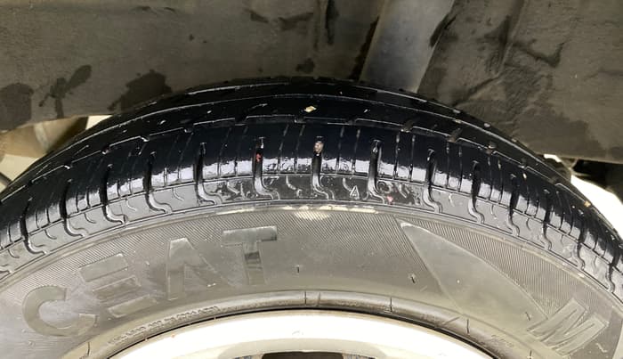 2017 Renault Kwid RXL, Petrol, Manual, 91,356 km, Left Rear Tyre Tread