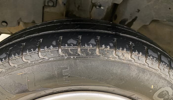 2017 Renault Kwid RXL, Petrol, Manual, 91,356 km, Left Front Tyre Tread