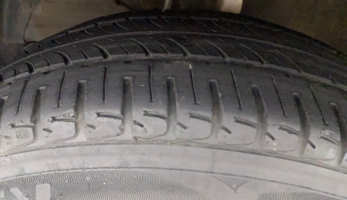 2016 Maruti Baleno DELTA PETROL 1.2, Petrol, Manual, 93,885 km, Left Front Tyre Tread