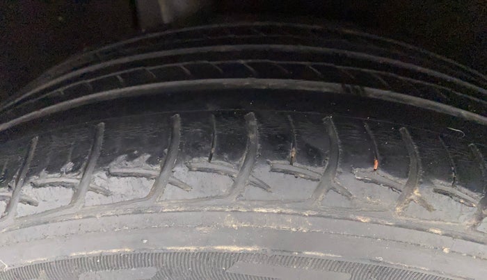 2016 Maruti Baleno DELTA PETROL 1.2, Petrol, Manual, 93,885 km, Right Rear Tyre Tread