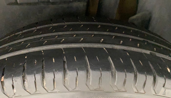 2017 Maruti Dzire VXI, Petrol, Manual, 31,003 km, Left Rear Tyre Tread