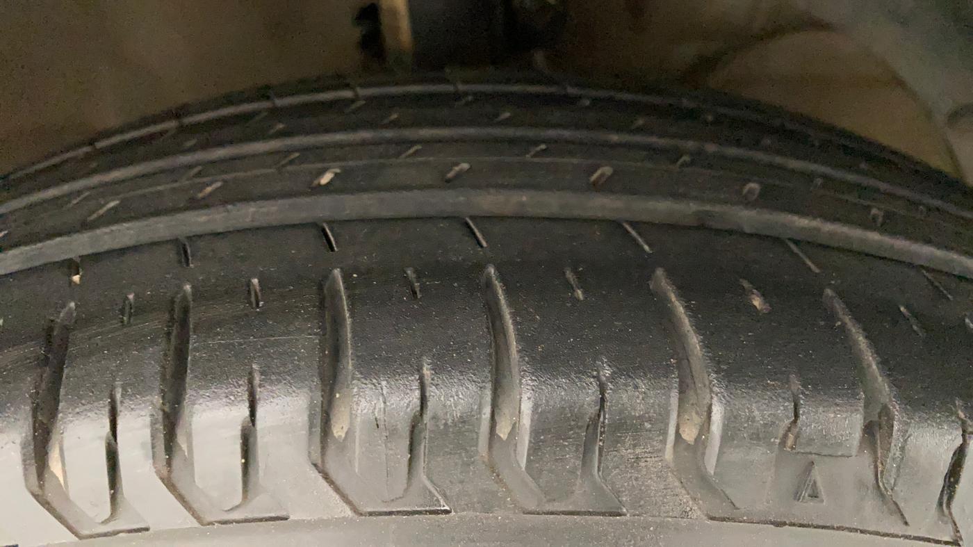 2017 Maruti Dzire VXI, Petrol, Manual, 31,003 km, Right Front Tyre Tread