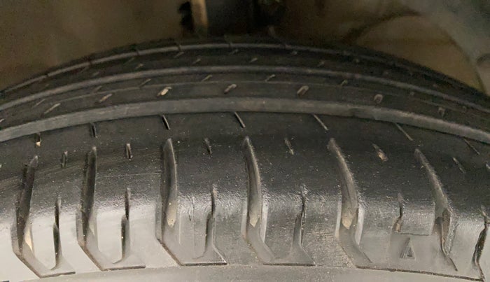 2017 Maruti Dzire VXI, Petrol, Manual, 31,003 km, Right Front Tyre Tread