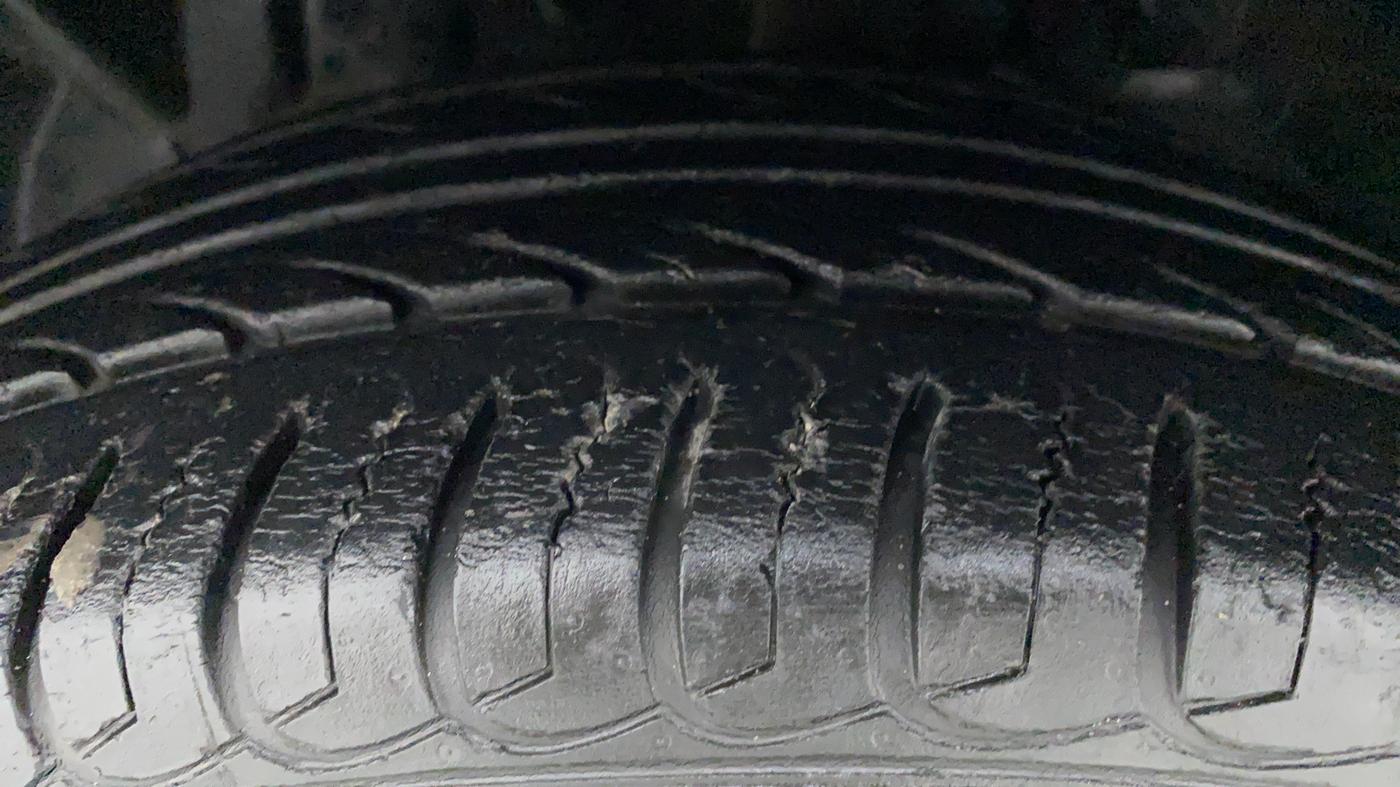 2014 Ford Ecosport 1.5 TITANIUM TI VCT AT, Petrol, Automatic, 29,334 km, Left Front Tyre Tread