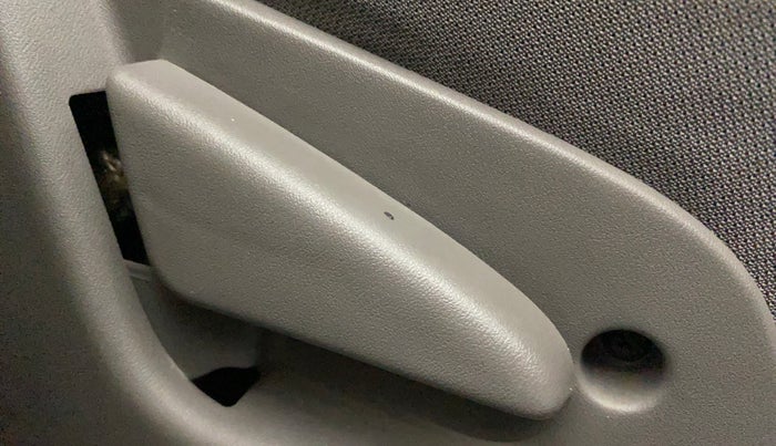 2017 Datsun Go T, Petrol, Manual, 27,157 km, Driver Side Adjustment Panel