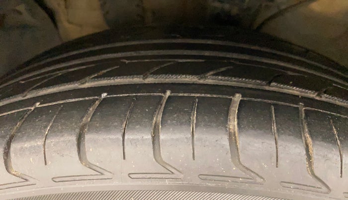 2016 Hyundai Creta S PLUS 1.6 AT DIESEL, Diesel, Automatic, 1,48,166 km, Left Front Tyre Tread