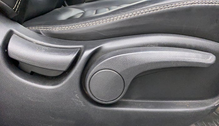 2016 Hyundai Creta S PLUS 1.6 AT DIESEL, Diesel, Automatic, 1,48,166 km, Driver Side Adjustment Panel