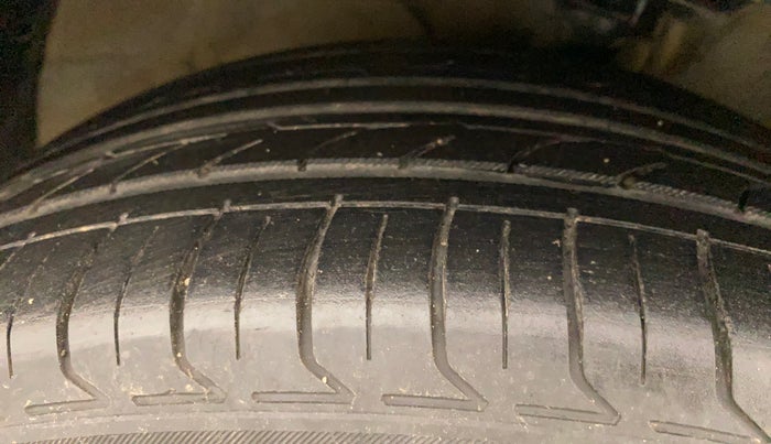 2016 Hyundai Creta S PLUS 1.6 AT DIESEL, Diesel, Automatic, 1,48,166 km, Right Front Tyre Tread