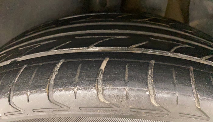 2016 Hyundai Creta S PLUS 1.6 AT DIESEL, Diesel, Automatic, 1,48,166 km, Left Rear Tyre Tread