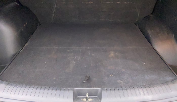 2016 Hyundai Creta S PLUS 1.6 AT DIESEL, Diesel, Automatic, 1,48,166 km, Boot Inside