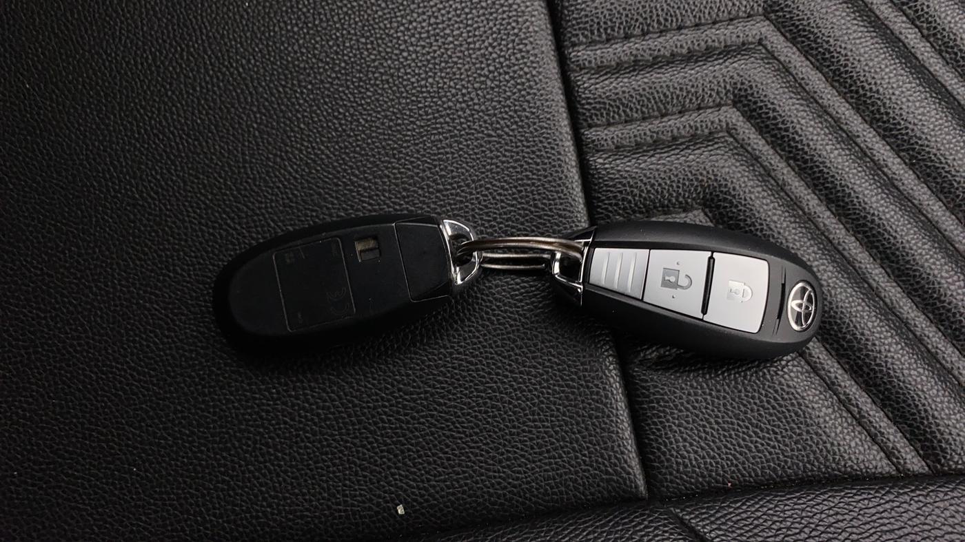 2021 Toyota URBAN CRUISER PREMIUM GRADE AT, Petrol, Automatic, 32,578 km, Key Close Up