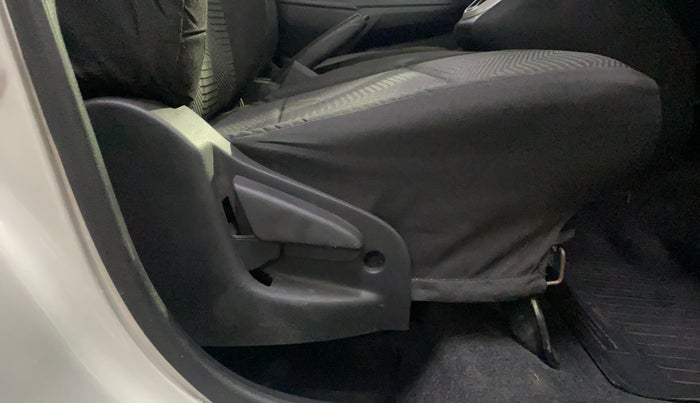 2018 Datsun Go T, CNG, Manual, 41,632 km, Driver Side Adjustment Panel