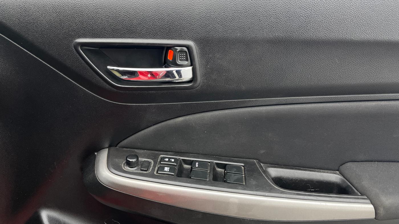 2019 Maruti Swift ZXI AMT, Petrol, Automatic, 75,554 km, Driver Side Door Panels Control