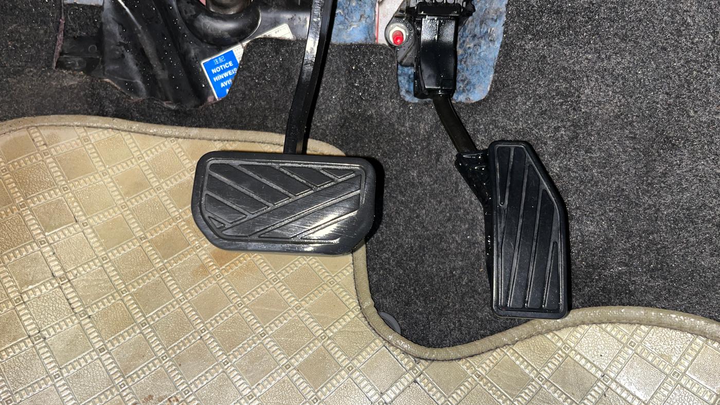 2019 Maruti Swift ZXI AMT, Petrol, Automatic, 75,554 km, Pedals