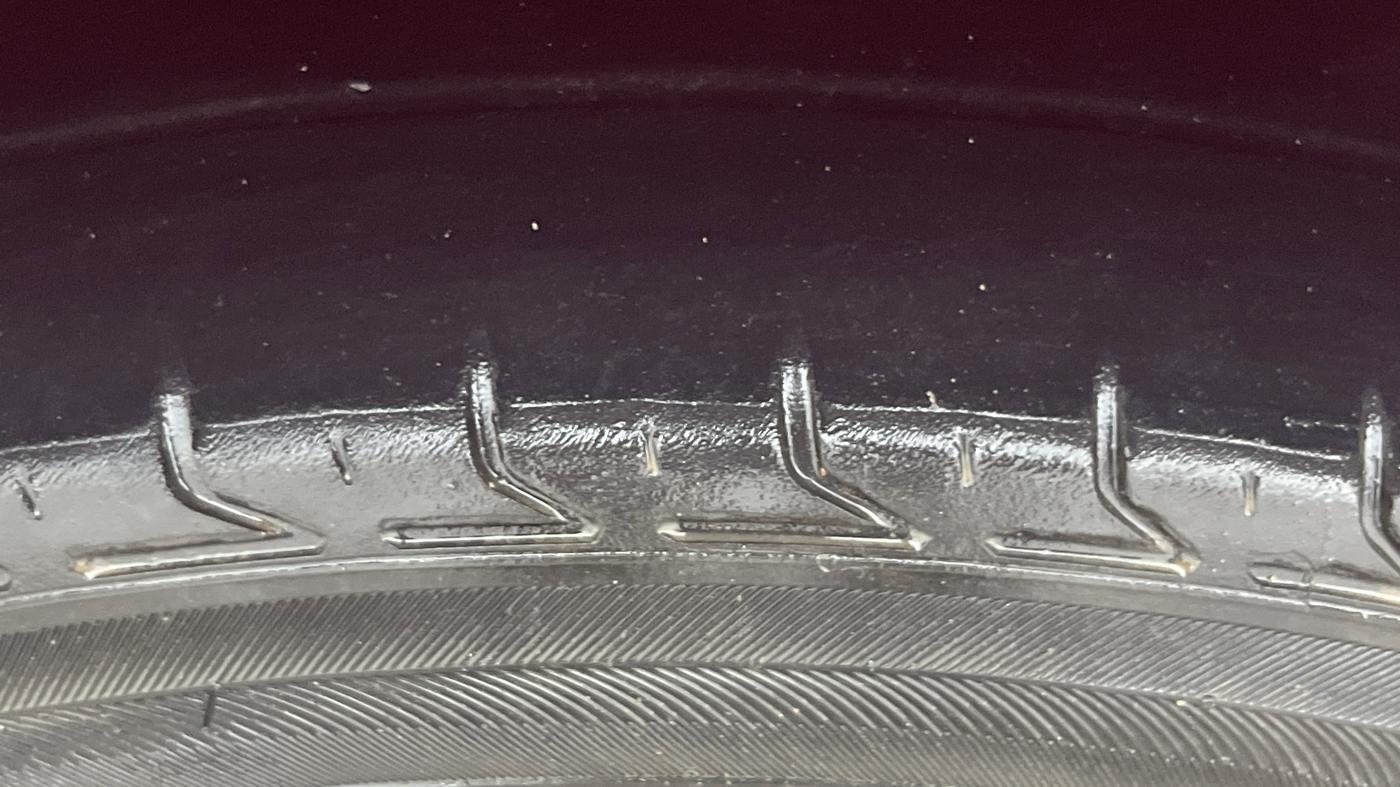 2019 Maruti Swift ZXI AMT, Petrol, Automatic, 75,554 km, Left Front Tyre Tread