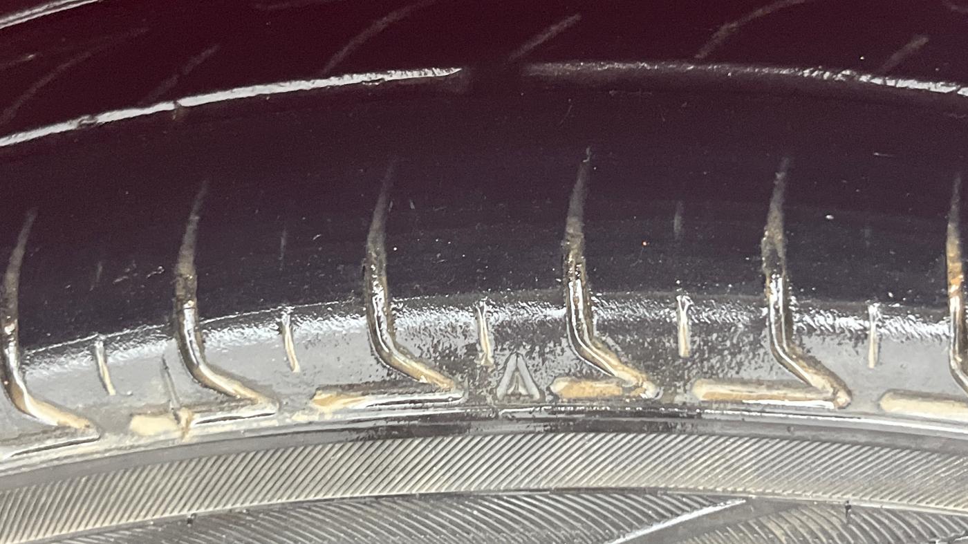 2019 Maruti Swift ZXI AMT, Petrol, Automatic, 75,554 km, Right Front Tyre Tread