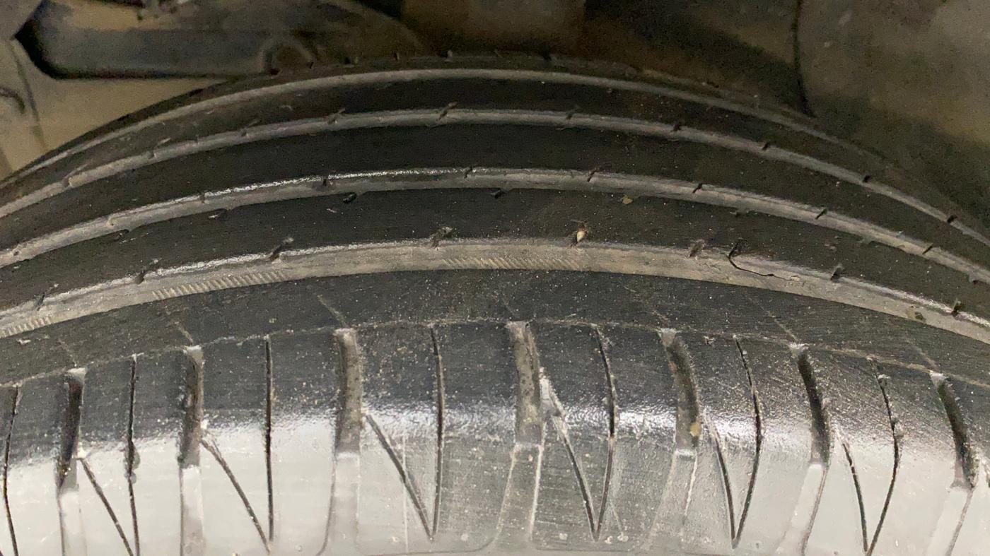 2016 Maruti Vitara Brezza ZDI PLUS, Diesel, Manual, 39,728 km, Left Front Tyre Tread