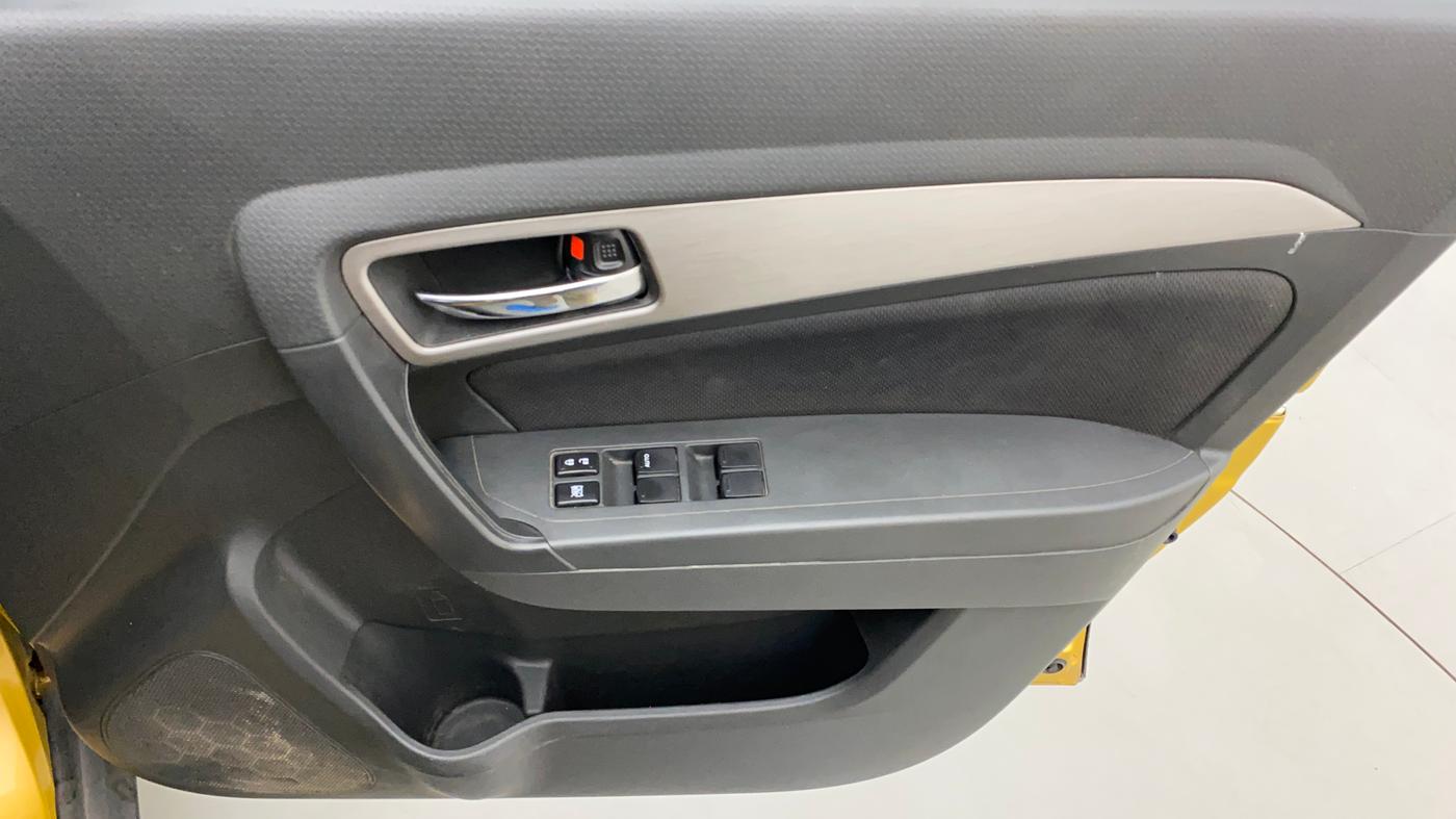 2016 Maruti Vitara Brezza ZDI PLUS, Diesel, Manual, 39,728 km, Driver Side Door Panels Control